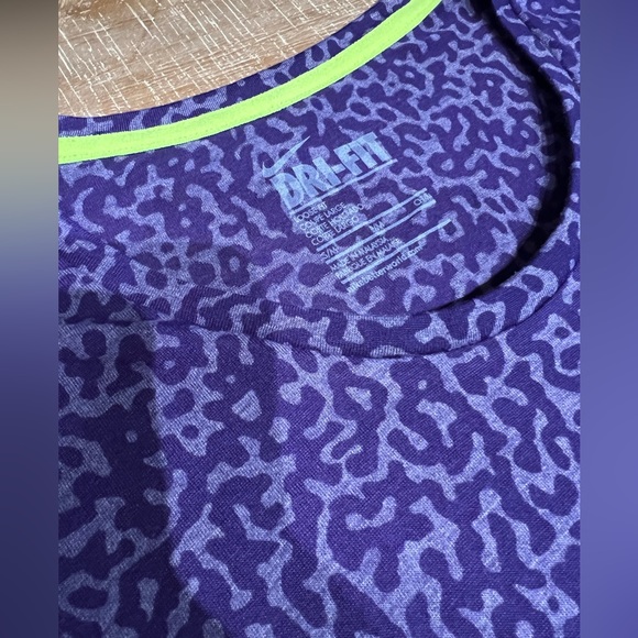 Nike Dri-Fit Loose Fit Purple Animal Print Top Sz S - Picture 6 of 6